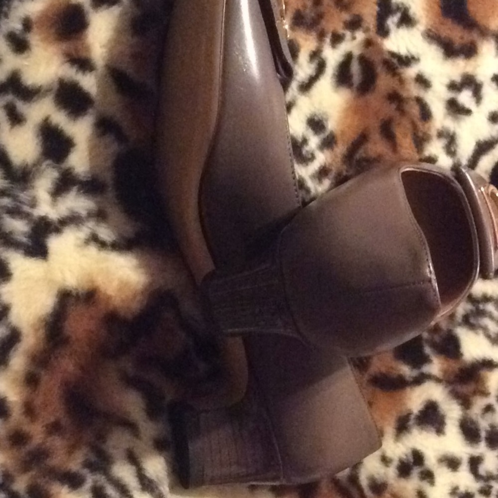 Pumps - Picture 5 of 5